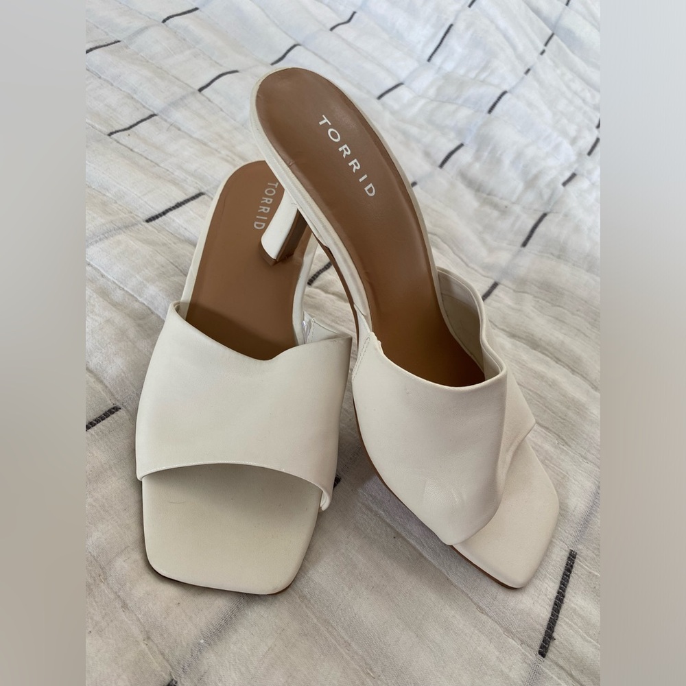 Torrid Size 8.5 White Kitten Heels